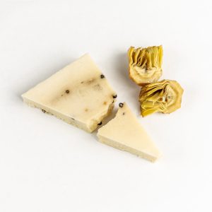 Ilgai brandintas avies pieno sūris su juodaisiais pipirais Pecorino Pepato iš Sardinijos 300g