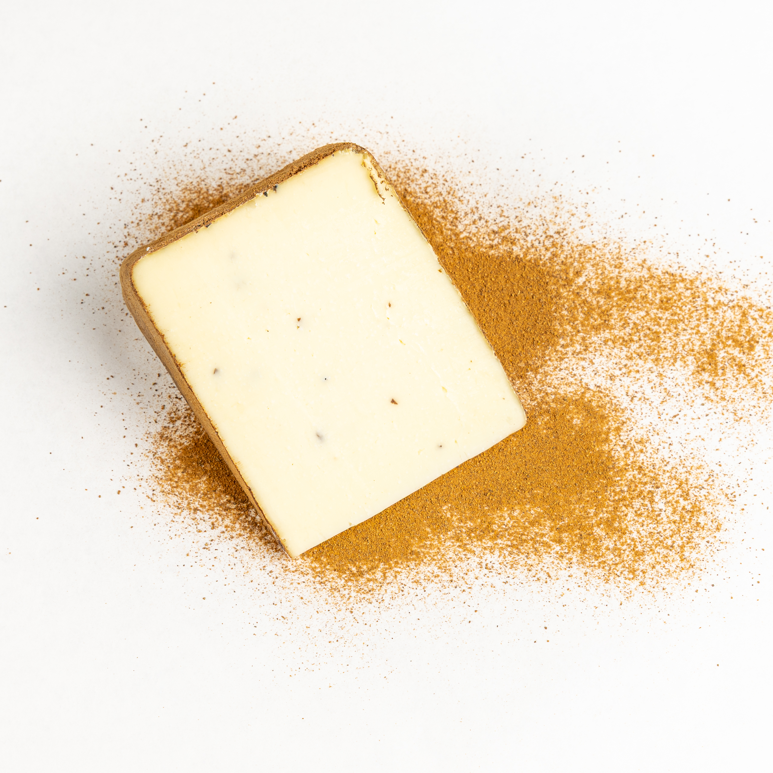 Cinamone brandintas karvės pieno sūris su trumais 300g